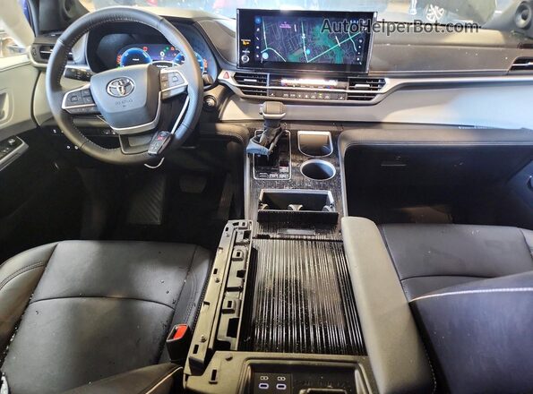 5TDDSKFCXSS223817 2025 TOYOTA SIENNA Blue Առջևի վահանակի տեսք