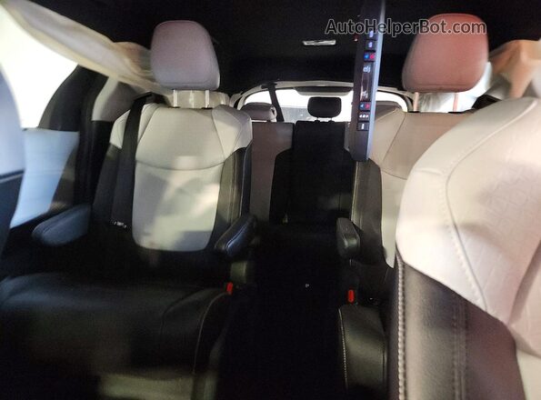 5TDDSKFCXSS223817 2025 TOYOTA SIENNA Blue Հետևի նստատեղերի տեսք