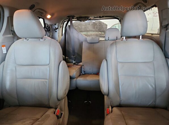 5TDDZ3DC0JS196789 2018 TOYOTA SIENNA White Rear seats view