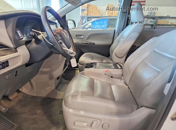 5TDDZ3DC0JS196789 2018 TOYOTA SIENNA White Front interior view