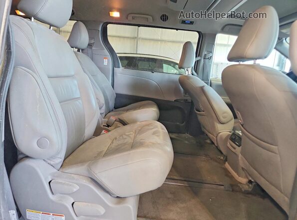 5TDDZ3DC0JS196789 2018 TOYOTA SIENNA White Rear interior view