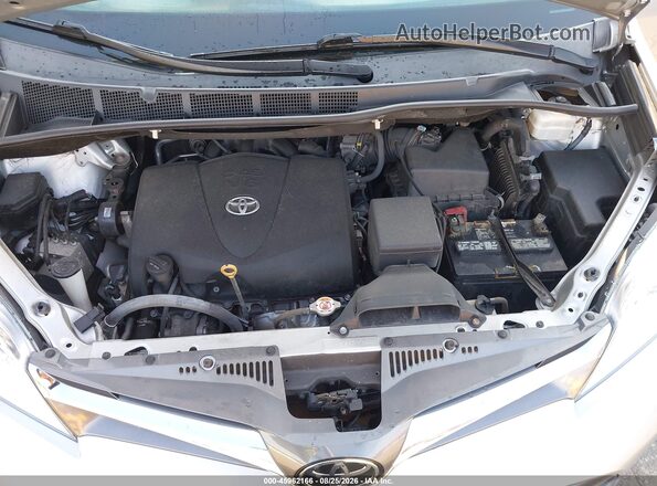 5TDDZ3DC0LS228076 2020 TOYOTA SIENNA Silver Rear view
