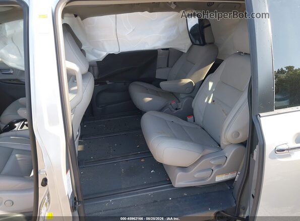 5TDDZ3DC0LS228076 2020 TOYOTA SIENNA Silver VIN sticker view