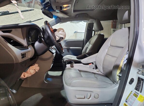 5TDDZ3DC1HS185648 2017 TOYOTA SIENNA White Vista interior delantera