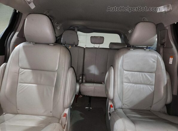 5TDDZ3DC1HS185648 2017 TOYOTA SIENNA White Vista de los asientos traseros