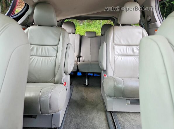 5TDDZ3DC2HS150424 2017 TOYOTA SIENNA Red Вид задніх сидінь