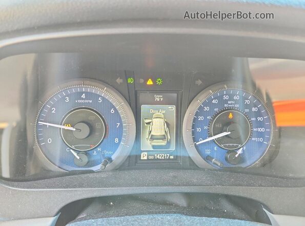 5TDDZ3DC2HS150424 2017 TOYOTA SIENNA Red Вид щитка приладів