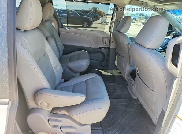 5TDDZ3DC2HS157020 2017 TOYOTA SIENNA White Սալոնի հետևի տեսք