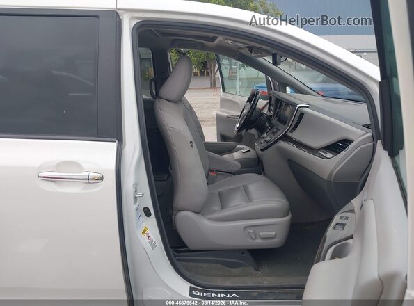5TDDZ3DC2HS169961 2017 TOYOTA SIENNA White Вид салону спереду