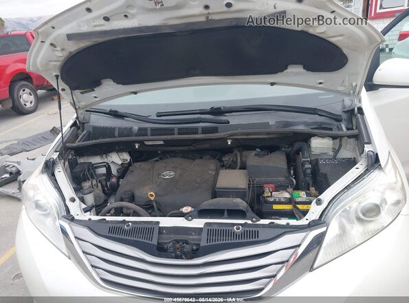 5TDDZ3DC2HS169961 2017 TOYOTA SIENNA White Вид ззаду