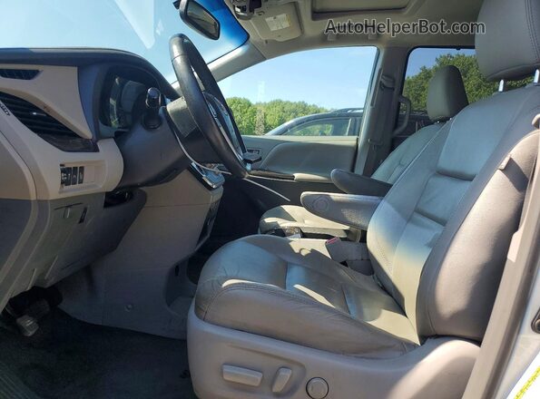 5TDDZ3DC3HS180595 2017 TOYOTA SIENNA Белый Вид салона спереди
