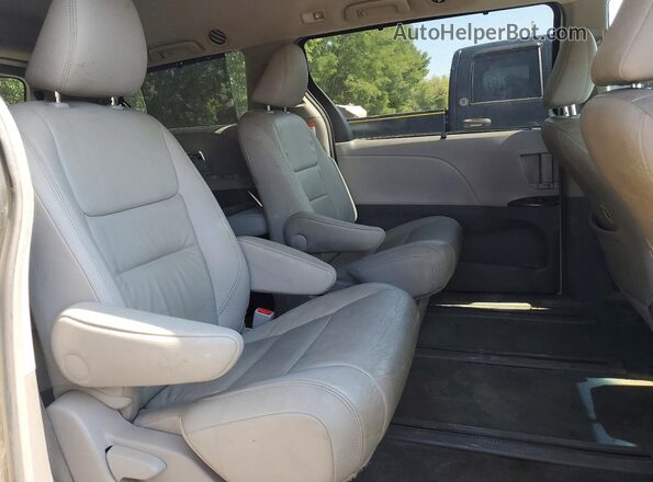 5TDDZ3DC3HS180595 2017 TOYOTA SIENNA Белый Вид задней части салона