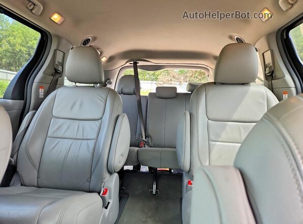 5TDDZ3DC4JS189702 2018 TOYOTA SIENNA Black უკანა სავარძლების ხედი
