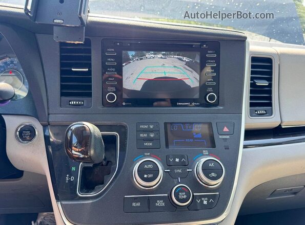 5TDDZ3DC5KS220439 2019 TOYOTA SIENNA White უკანა სალონის ხედი