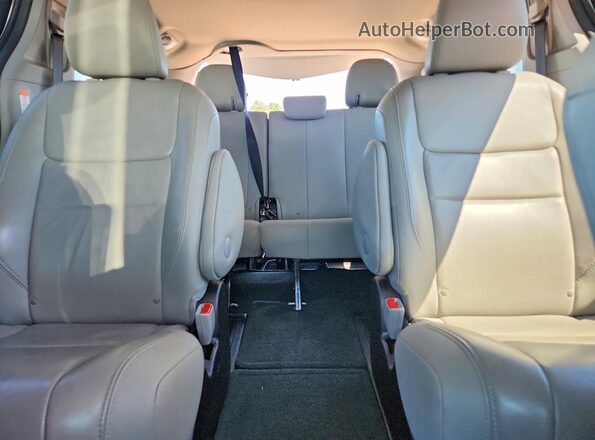 5TDDZ3DC7HS167557 2017 TOYOTA SIENNA Silver Вид задніх сидінь
