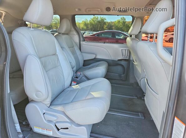 5TDDZ3DC7HS182897 2017 TOYOTA SIENNA Gray Սալոնի հետևի տեսք