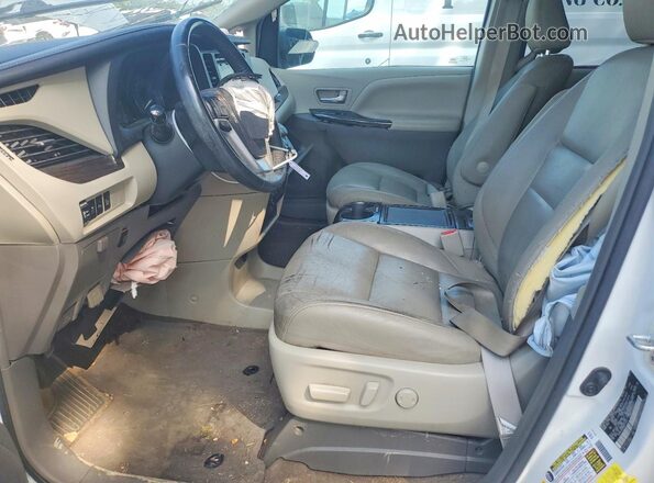 5TDDZ3DC8HS174422 2017 TOYOTA SIENNA White Вид салону спереду