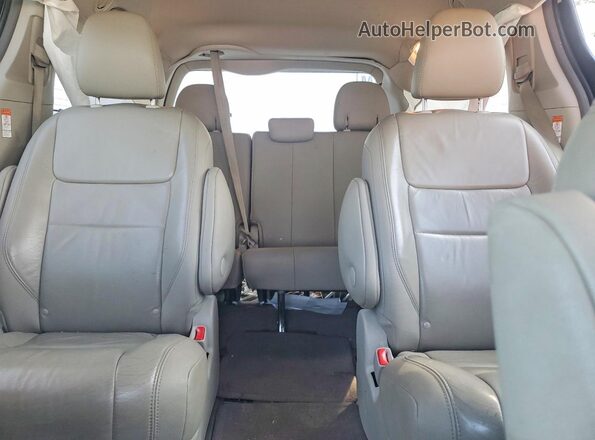 5TDDZ3DC8HS174422 2017 TOYOTA SIENNA White Вид задніх сидінь