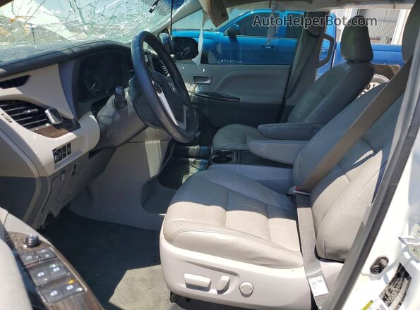 5TDDZ3DC8HS176140 2017 TOYOTA SIENNA White Widok wnętrza z przodu