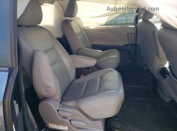 5TDDZ3DC9HS155796 2017 TOYOTA SIENNA Синий Вид задней части салона