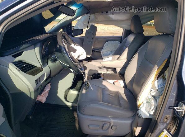 5TDDZ3DC9HS155796 2017 TOYOTA SIENNA Синий Вид салона спереди