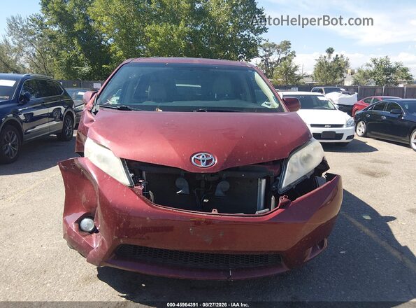 5TDDZ3DCXHS151868 2017 TOYOTA SIENNA Красный Вид щитка приборов