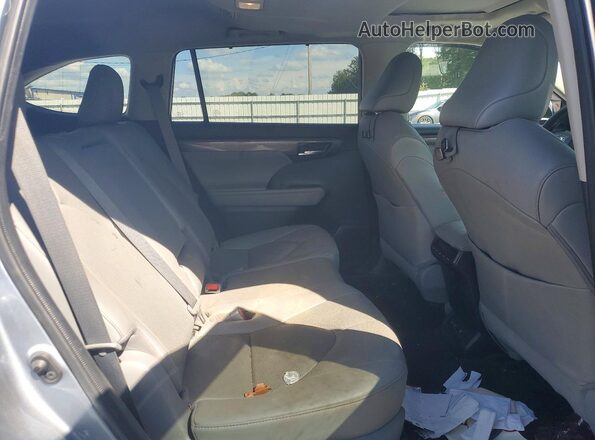 5TDDZRBH3MS068519 2021 TOYOTA HIGHLANDER Silver Սալոնի հետևի տեսք