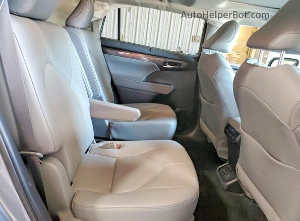 5TDDZRBH8LS015698 2020 TOYOTA HIGHLANDER Blue Rear seats view