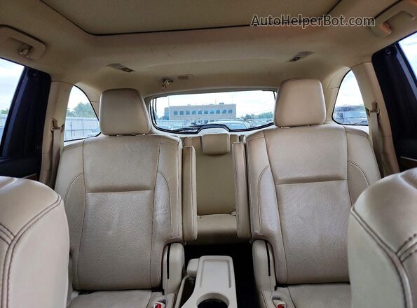 5TDDZRFH0HS403588 2017 TOYOTA HIGHLANDER Белый Вид задних сидений