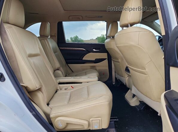 5TDDZRFH0HS403588 2017 TOYOTA HIGHLANDER Белый Вид задней части салона