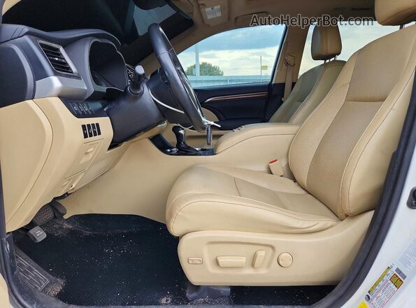 5TDDZRFH0HS403588 2017 TOYOTA HIGHLANDER Белый Вид салона спереди