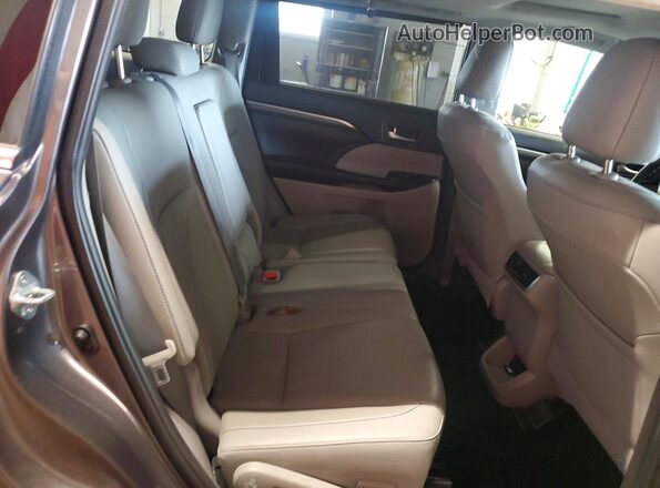 5TDDZRFH0KS980788 2019 TOYOTA HIGHLANDER Charcoal Widok wnętrza z tyłu