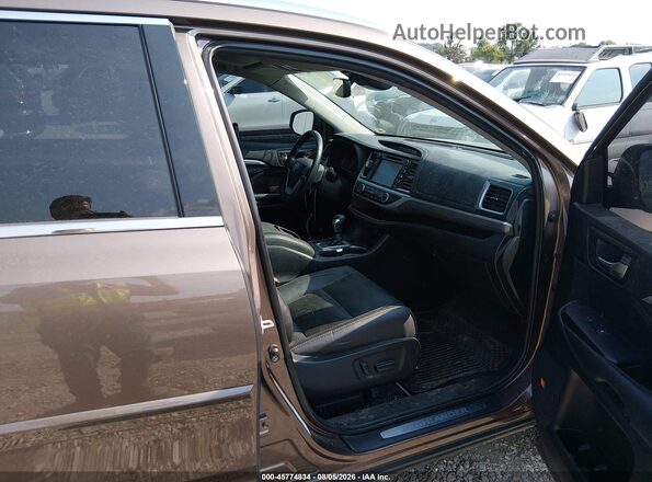 5TDDZRFH1KS973977 2019 TOYOTA HIGHLANDER Зеленый Вид салона спереди
