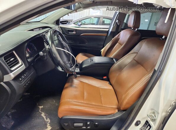 5TDDZRFH4HS422743 2017 TOYOTA HIGHLANDER White Front interior view