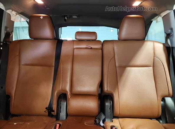 5TDDZRFH4HS422743 2017 TOYOTA HIGHLANDER White Rear seats view