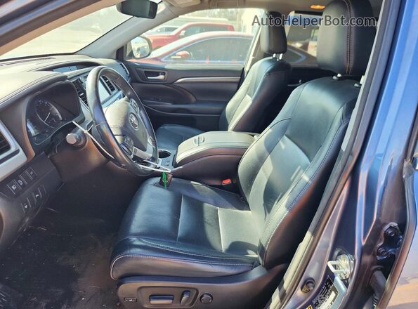 5TDDZRFH5JS816712 2018 TOYOTA HIGHLANDER Синий Вид салона спереди