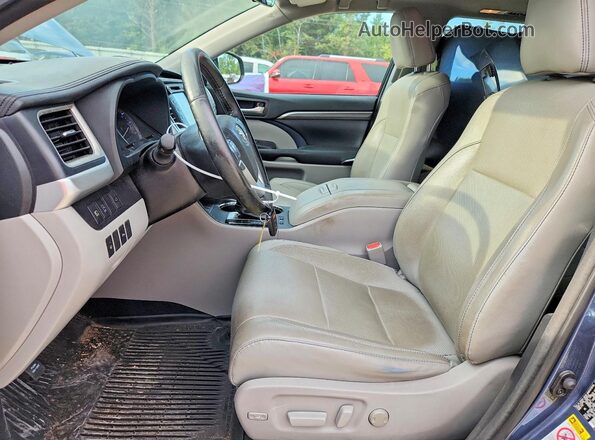 5TDDZRFH6HS374212 2017 TOYOTA HIGHLANDER Blue Front interior view