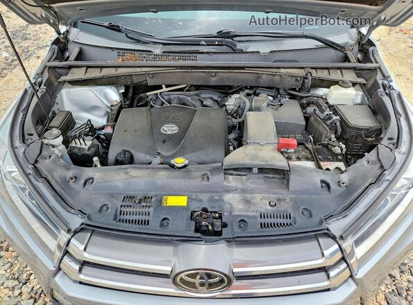 5TDDZRFH6HS422128 2017 TOYOTA HIGHLANDER Silver Vista del compartimento del motor