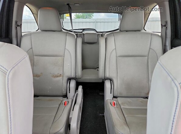 5TDDZRFH6HS422128 2017 TOYOTA HIGHLANDER Silver Vista de los asientos traseros