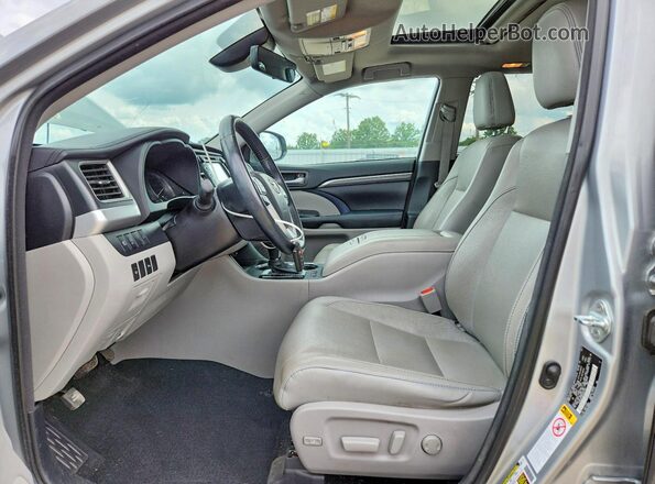 5TDDZRFH6HS422128 2017 TOYOTA HIGHLANDER Silver Vista interior delantera