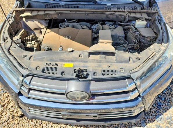 5TDDZRFH6JS802723 2018 TOYOTA HIGHLANDER Blue ძრავის განყოფილების ხედი