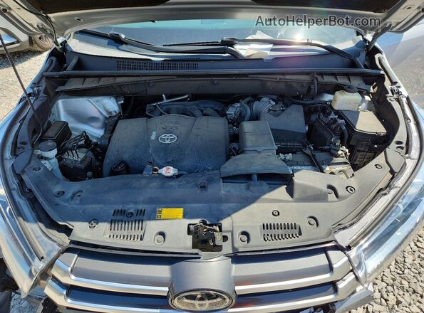 5TDDZRFH7JS826853 2018 TOYOTA HIGHLANDER Silver Вид підкапотного простору