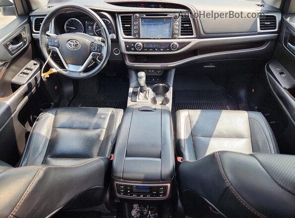 5TDDZRFH8JS854497 2018 TOYOTA HIGHLANDER White Вид панелі приладів