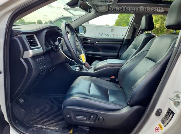 5TDDZRFH8JS854497 2018 TOYOTA HIGHLANDER White Вид салону спереду