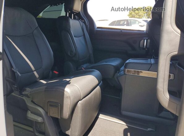 5TDESKFC4SS200487 2025 TOYOTA SIENNA White Вид задньої частини салону