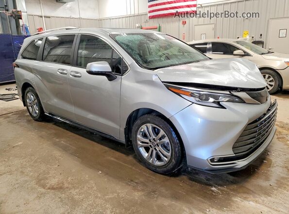 5TDESKFC8PS084590 2023 TOYOTA SIENNA Silver Front right