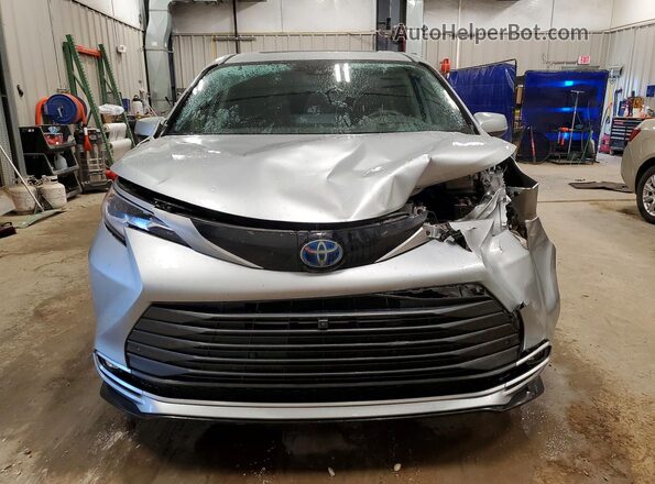 5TDESKFC8PS084590 2023 TOYOTA SIENNA Silver Front view