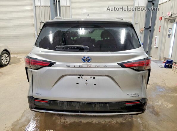 5TDESKFC8PS084590 2023 TOYOTA SIENNA Silver Rear view