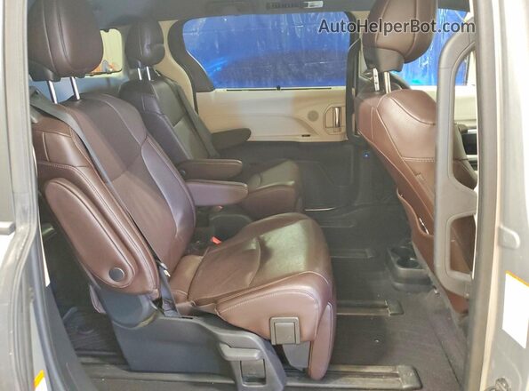 5TDESKFC8PS084590 2023 TOYOTA SIENNA Silver Rear interior view