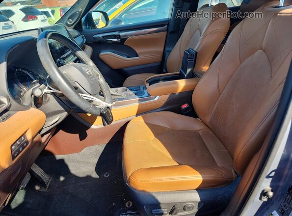 5TDFARAH9MS011565 2021 TOYOTA HIGHLANDER Синий Вид салона спереди